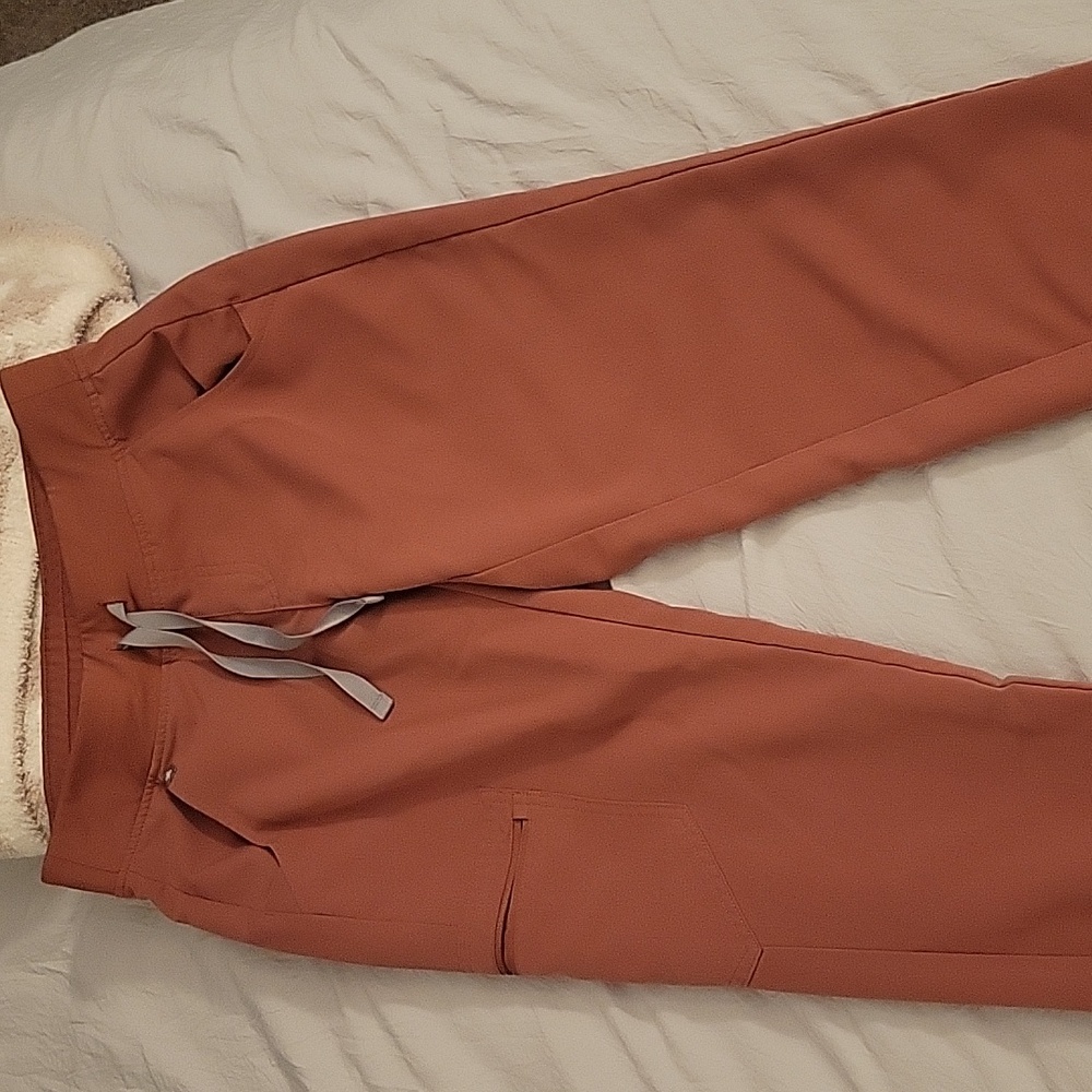 Mauve figs jogger scrub pants